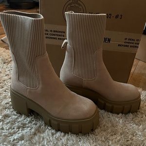 Steve Madden Limit Sand Suede Boots New